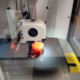 Klasy starsze poznają zasadę działania drukarki 3D