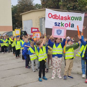 Odblaskowy przemarsz